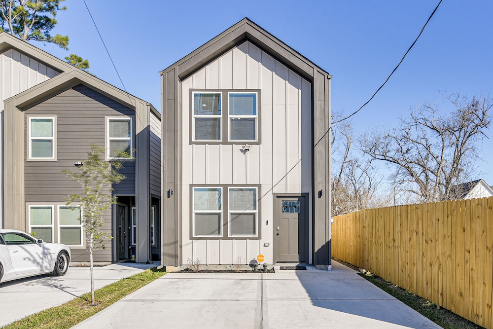 Sleek, Convenient New-build 8 Mi to Dtwn Houston!