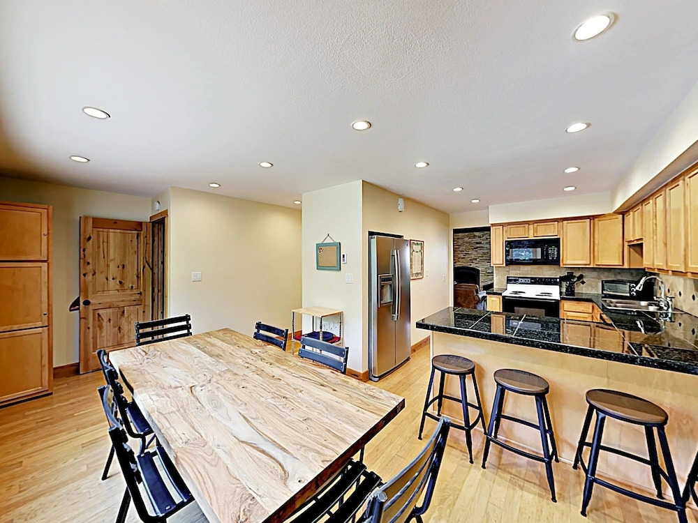 New Listing! Vail Valley Escape, Shuttle To Slopes 3 Bedroom Townhouse