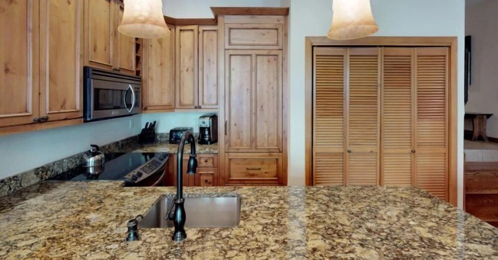 Luxury One Bedroom Condo in Cascade Village at the Base of Chair Lift 20
