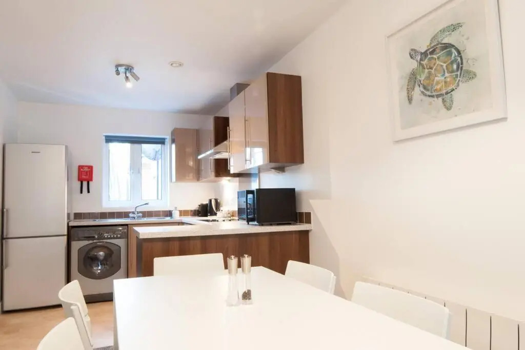 *NEW* Central Derby Apt, with Parking - Sleeps 6