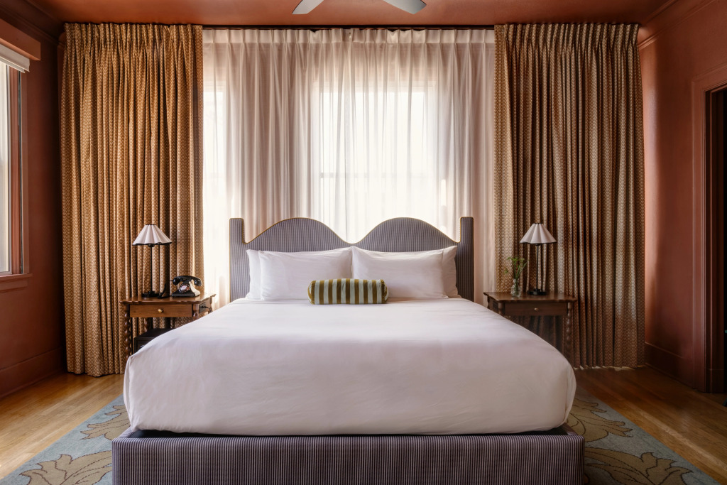 MarQueen Hotel - NEWLY RENOVATED
