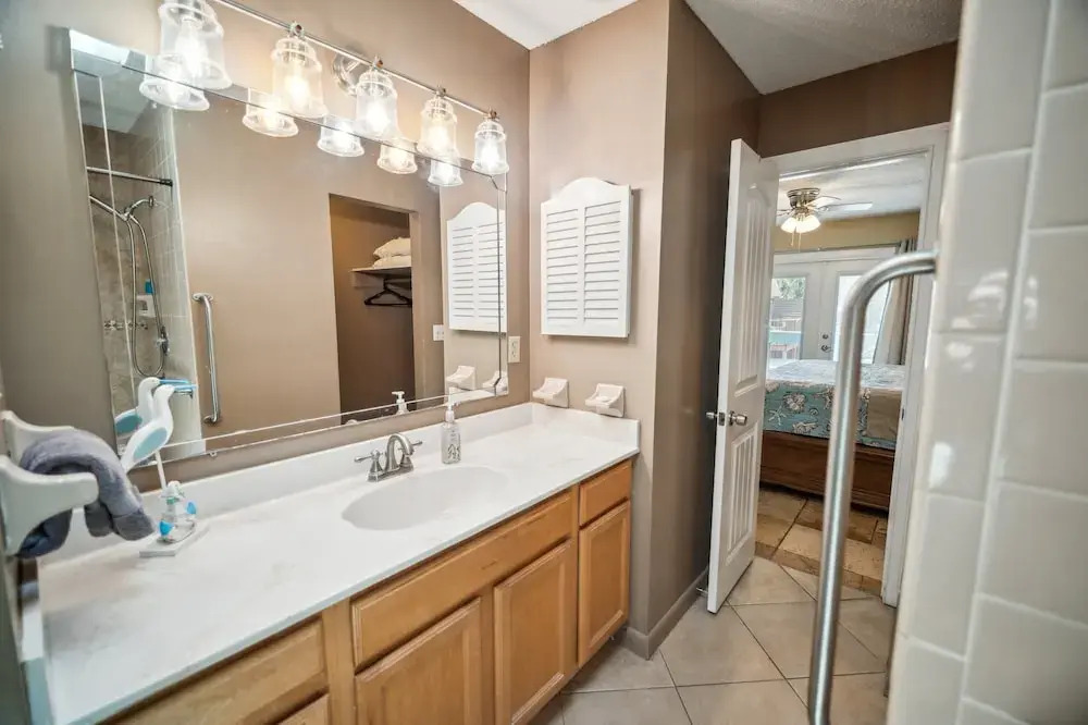Charming Coastal Retreat Steps From Beach 3 Bedroom Home