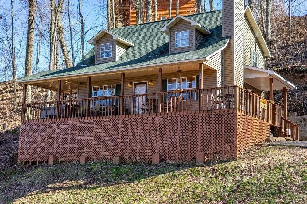 Strollin' Bear 3 Bedroom Home by Redawning
