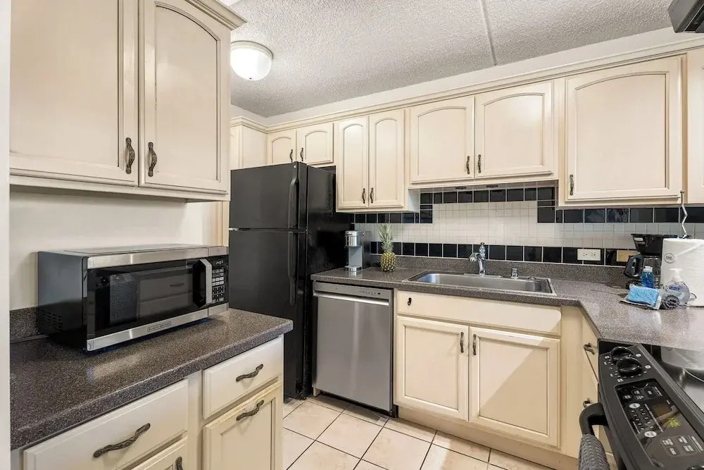 Hawaiian Unit + Walking Distance to Town - AC & Wifi! - Vrkcv