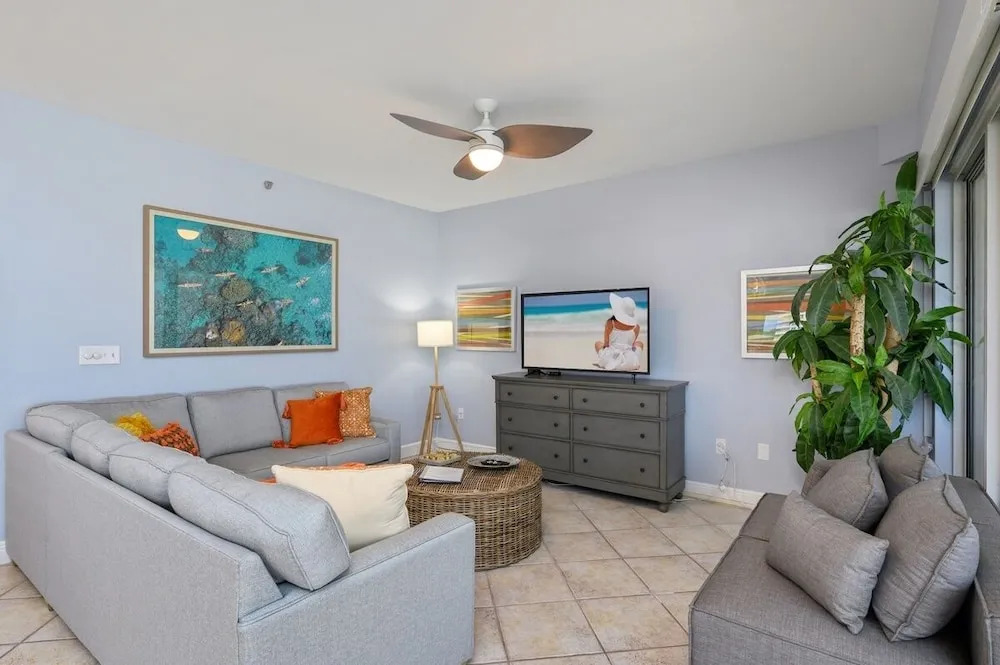 Tops'l 1111 2 Bedroom Condo by RedAwning