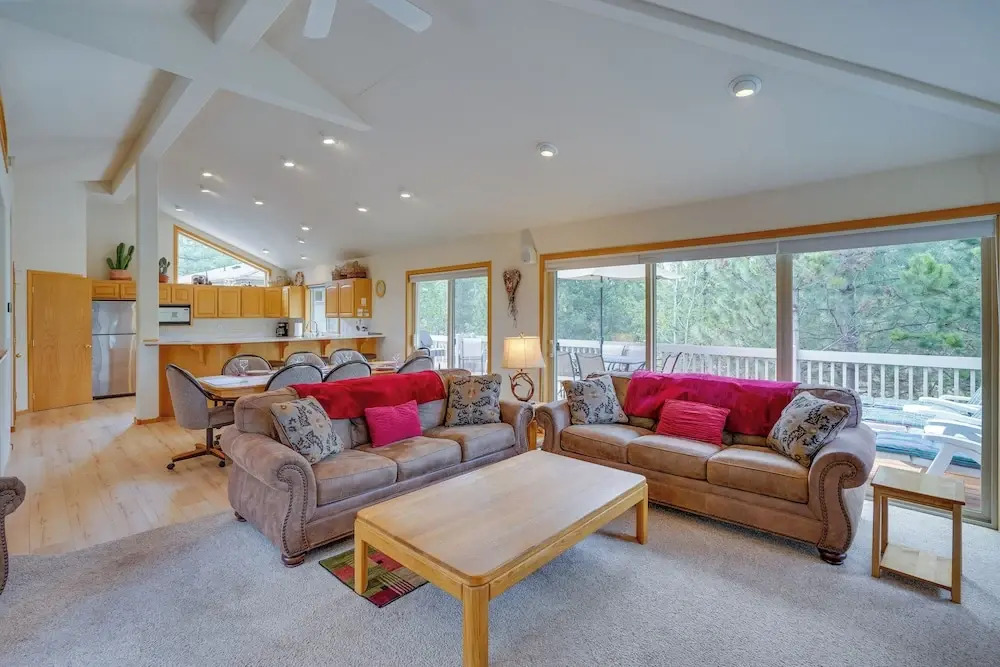 Sunriver Getaway w/ Sharc Waterpark Passes!