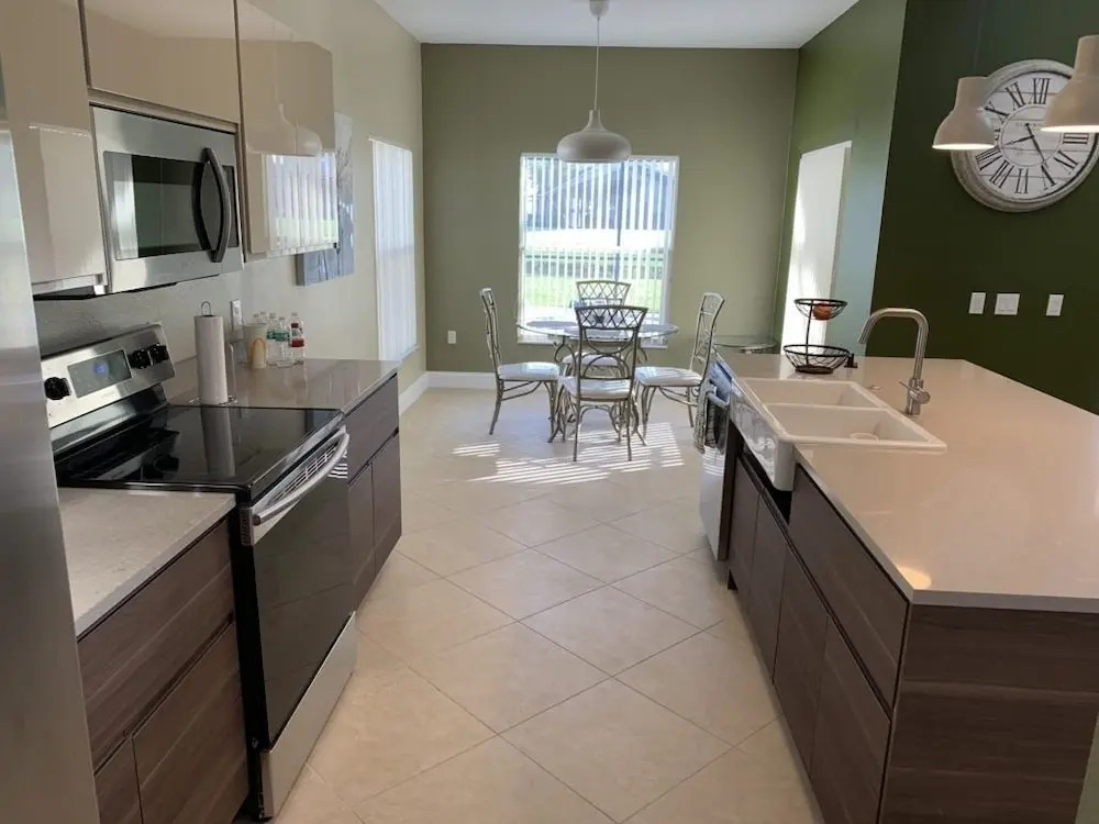 Spacious 5br, 3.5ba W/ 2 Living Areas 5 Bedroom Villa