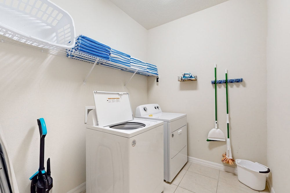 Inviting Family-friendly Home W/private Pool, Spa, Central AC, & W/D
