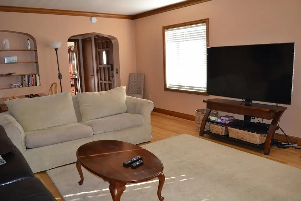 2338 S Edgewood St.