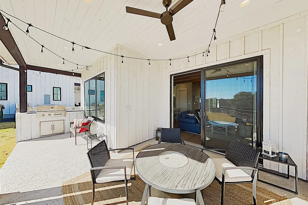 Dreamy Lake Travis W/ Swim Park & Marina 3 Bedroom Home