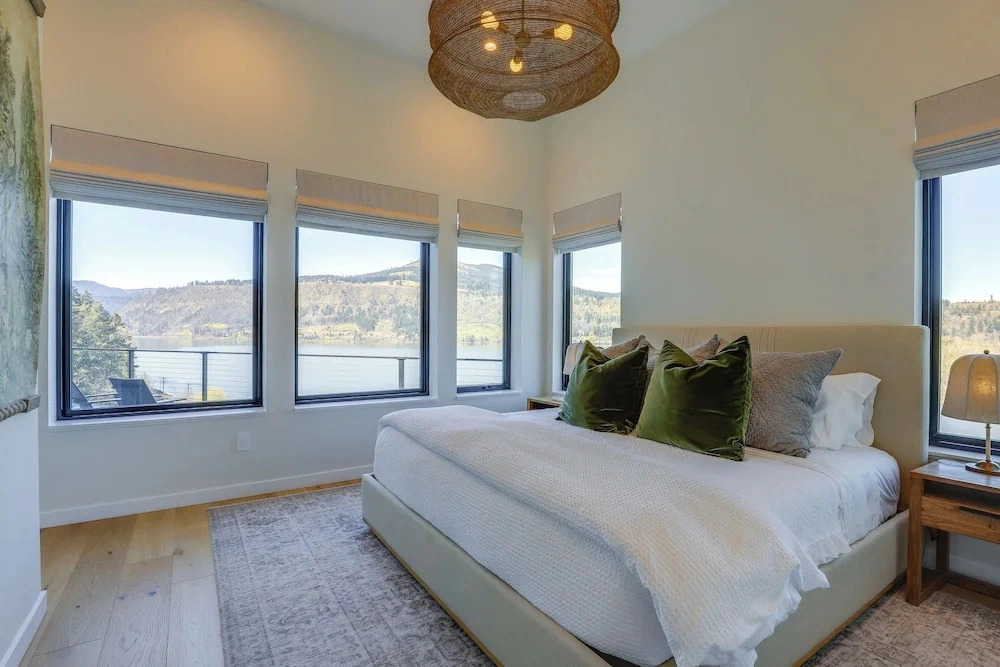 Private Hot Tub! Luxe Hood River Retreat Near Dtwn