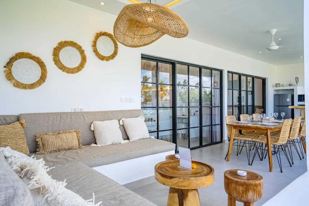 Villa L at Seseh - 2BR Private Luxury Oasis next to the Beach