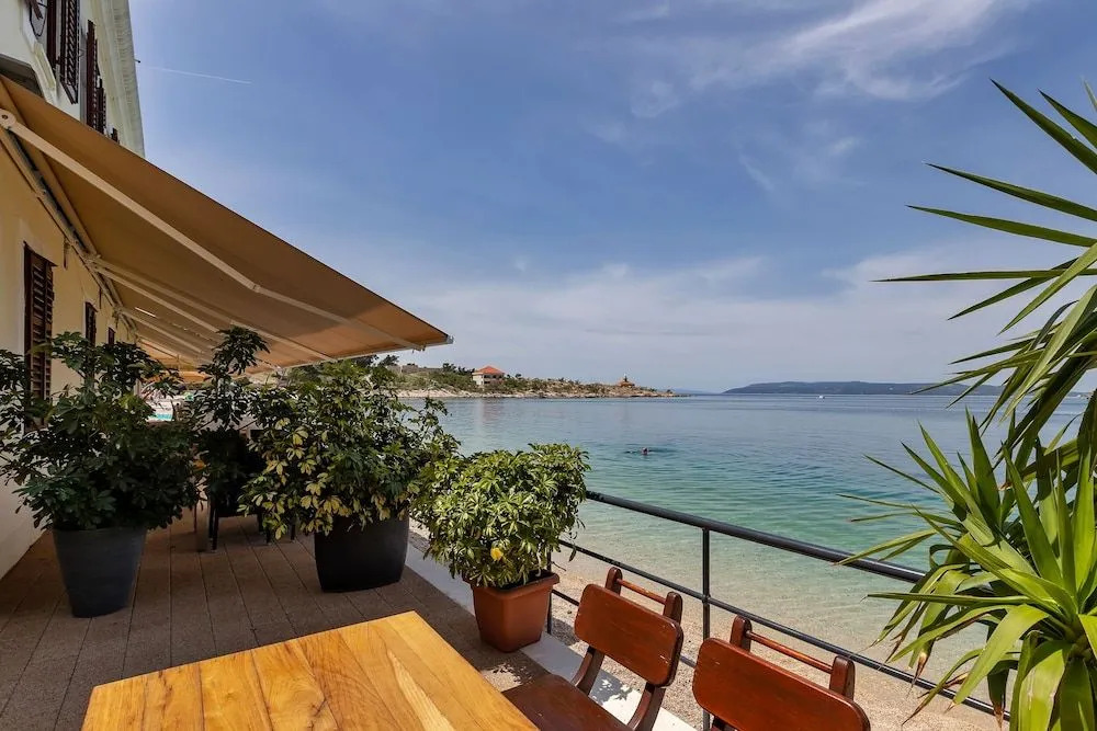 Beach rooms Riviera - Žuta Kuća