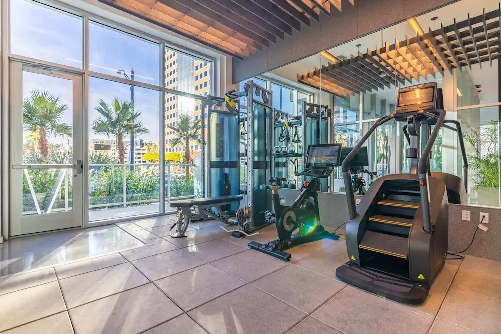 @marbella Lane - Chic 2BR Penthouse w/ Ocean Views