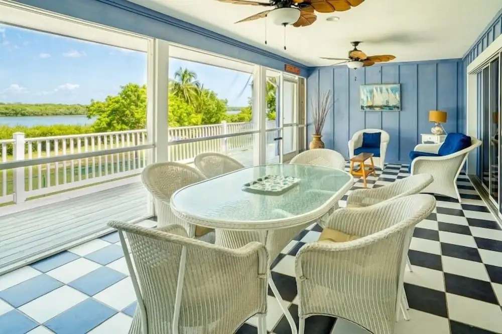 Baywatch Casa 3 Bedroom Home by RedAwning