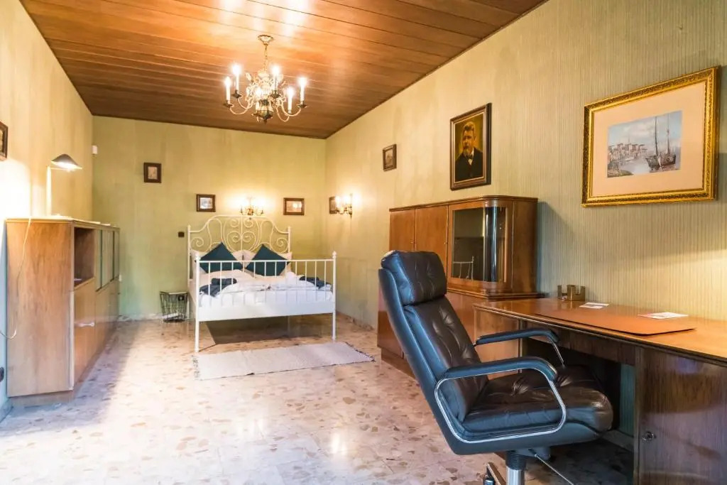 Yes, it is RETRO - Big Villa with Indoor Pool by ichbucheAT