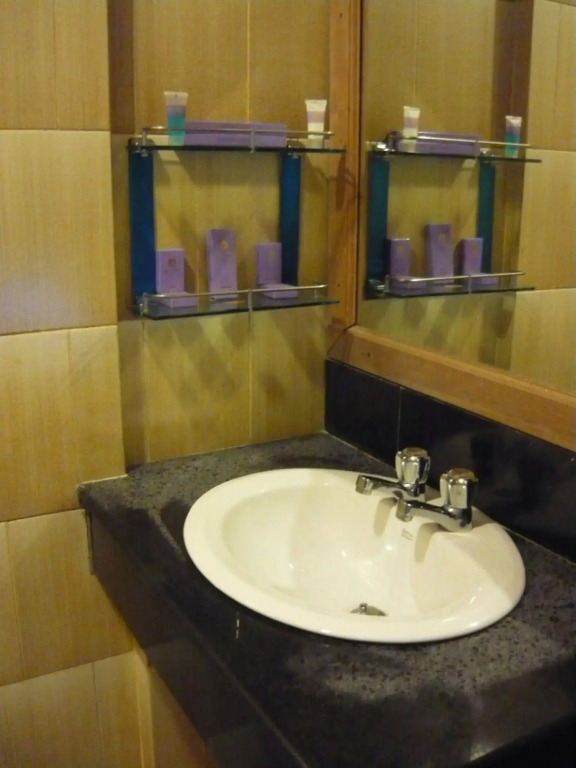 Kyi Tin Hotel