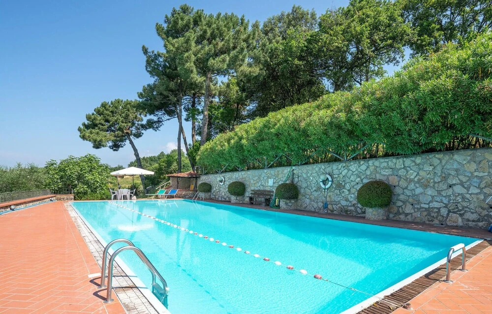 2 Bedroom Nice Home In Camaiore Lu