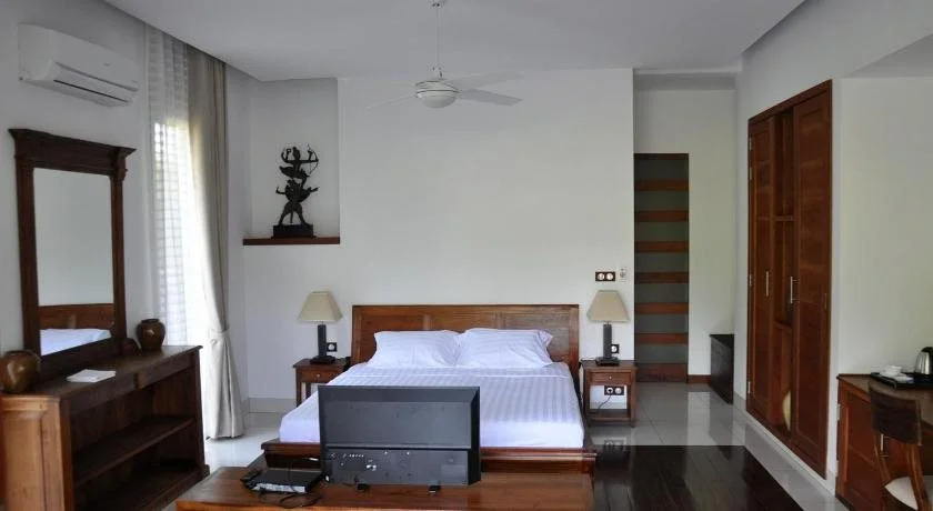 Cominsia Lodge