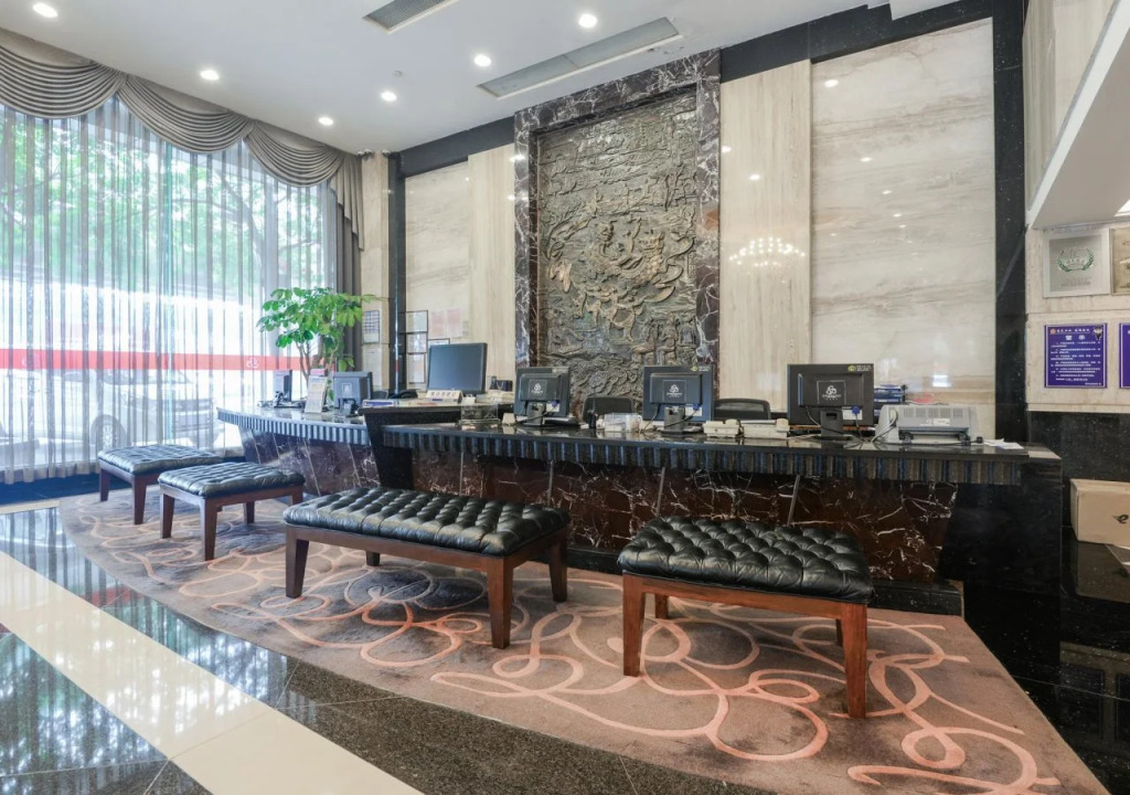 CP Peninsula Hotel
