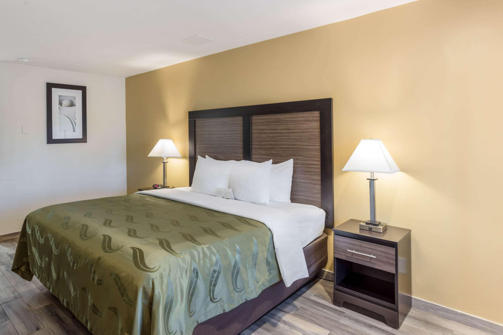 Mount Vernon Inn Escondido Downtown