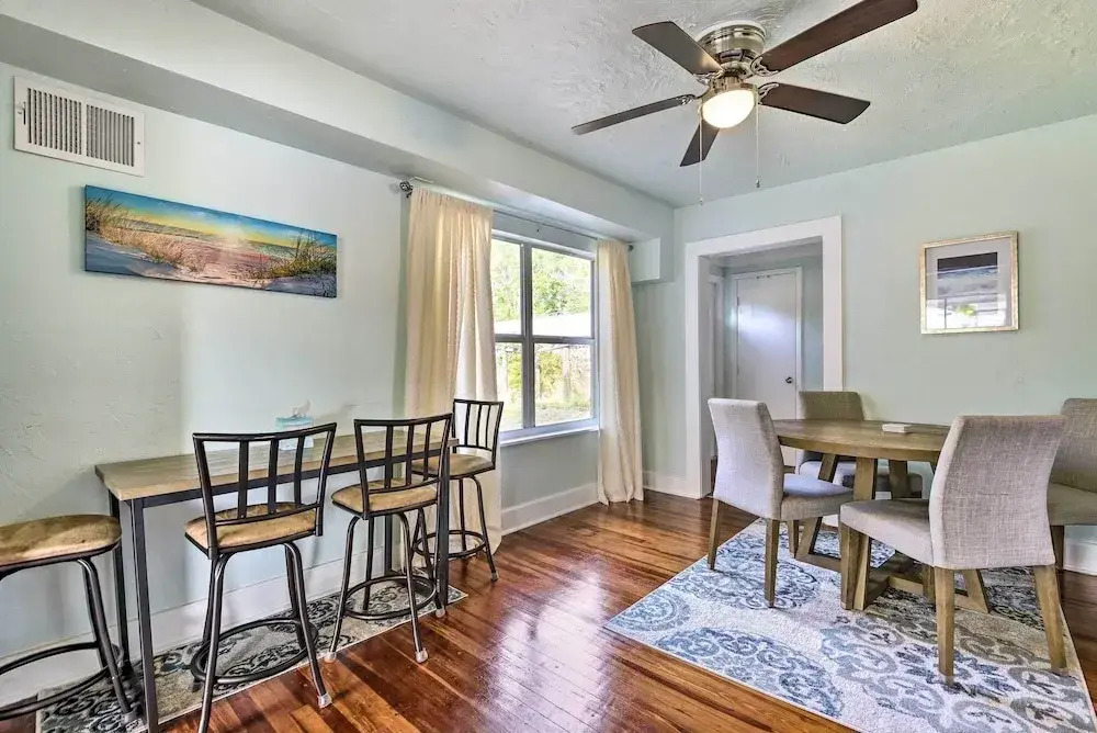 Centrally Located Home - 7 Miles to Siesta Key