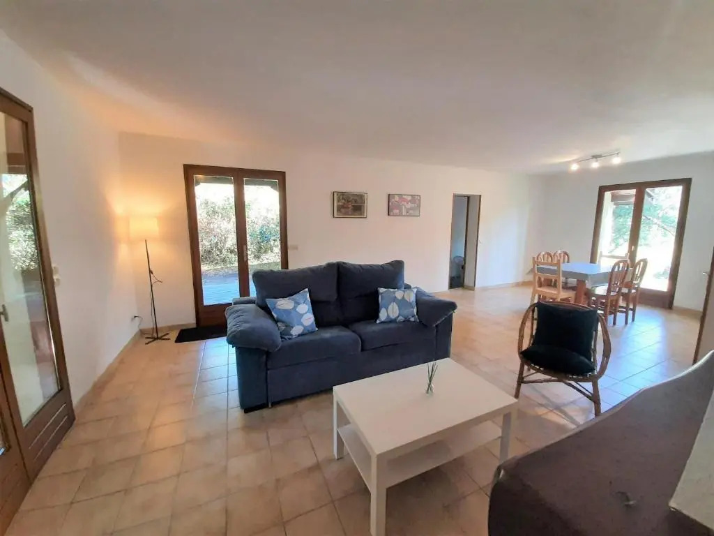 Maison familiale avec jardin, près de locéan dans un quartier calme - FR-1-239-820