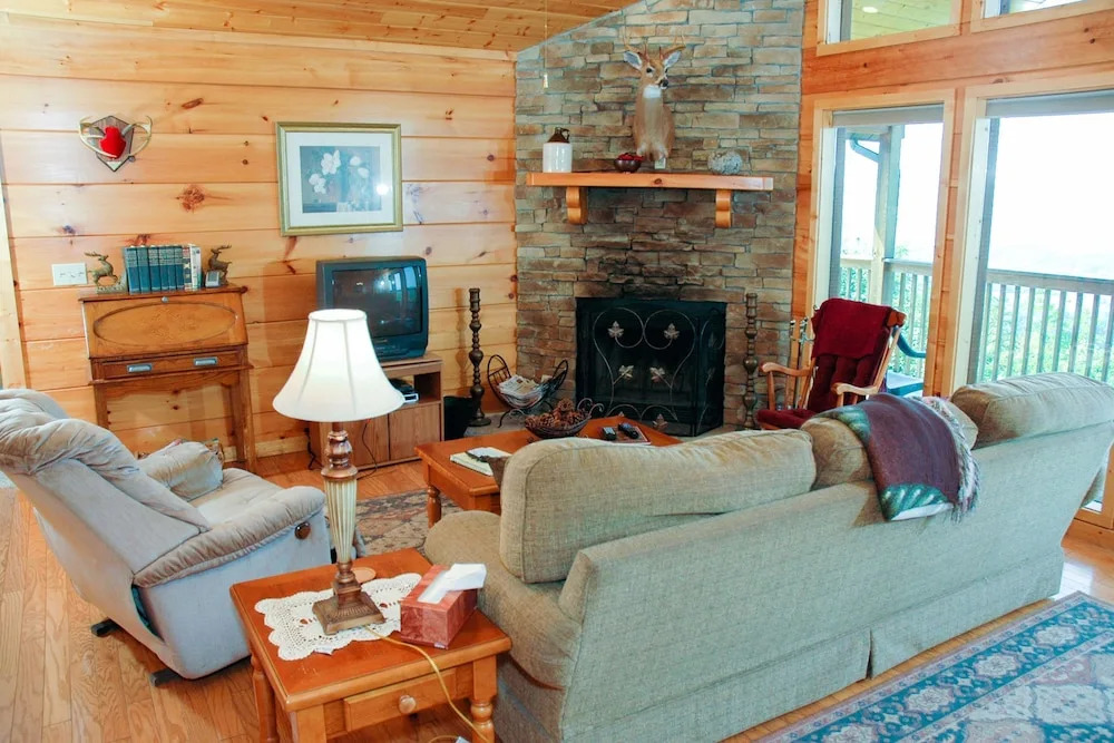 MOUNTAINTOP EXPERIENCE - 4 Br Cabin