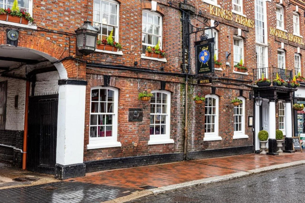 The Kings Arms and Royal Hotel, Godalming, Surrey - The Coaching Inn Group