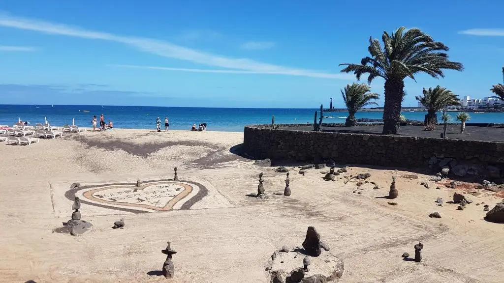 Lanzarote-Beach-Apartment, Las Cucharas Beach, Costa Teguise -- 1 MINUTE WALK FROM MAIN SQUARE, 35 METERS FROM BEACH
