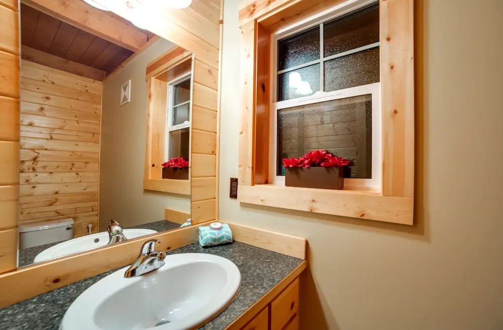 Mt. Baker Lodging Cabin 11 – Hot Tub, BBQ, Sleeps 6! by MBL