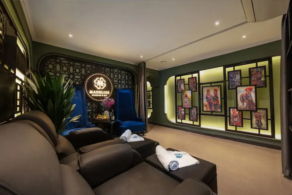 Madelise Palace Hotel & Travel