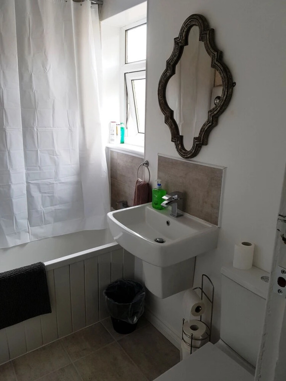 3 Bedroom Apartment Near King's Park