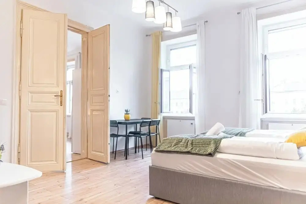 Quick Center Access 2BR Apt For Groups