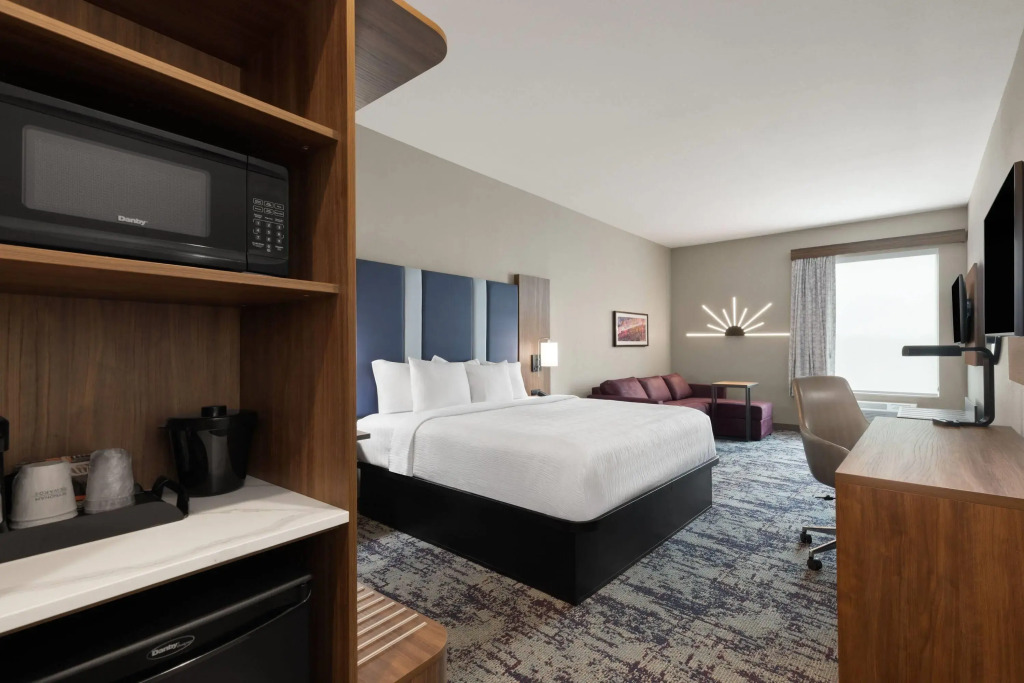 La Quinta Inn & Suites by Wyndham Athens I-65