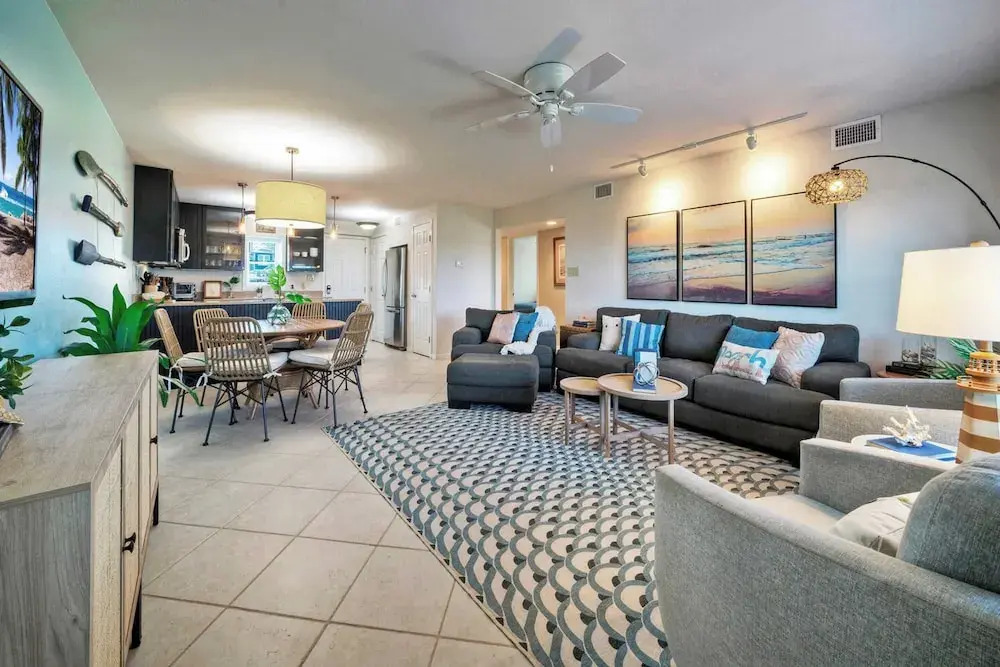 Sleeps 16 2 Beachfront Condos, Pool+pickleball+tennis Island Retreat Complex