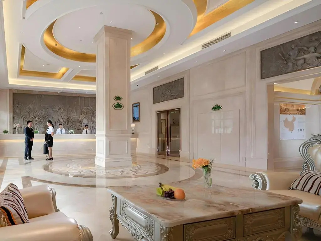 Vienna Hotel (Shenzhen Henggang Metro Station)