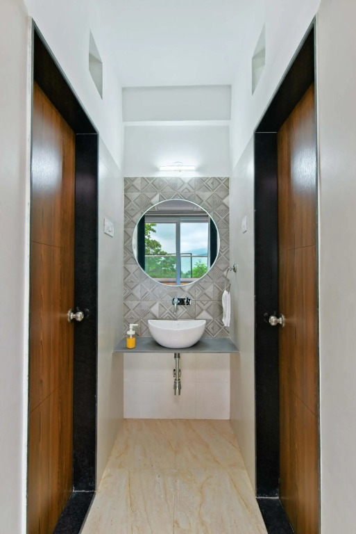SaffronStays Riverdale, Mulshi - Lakefront villa with pool and mountain view
