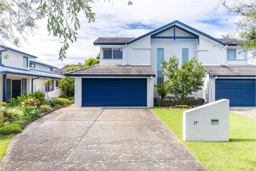 Sea Whispers 1 17 Whitesands Road Just a short stroll to the beach