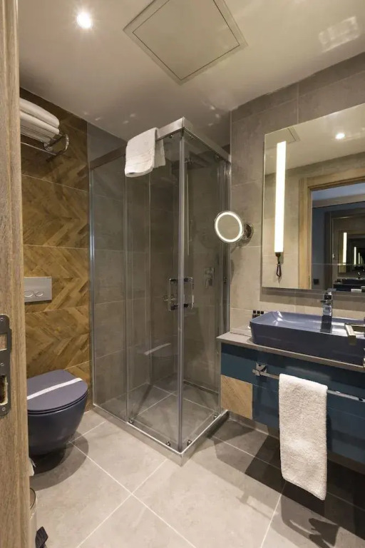 Izz Otel