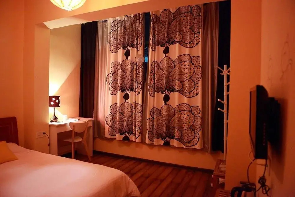 Lingyin Ferry Youth Hostel