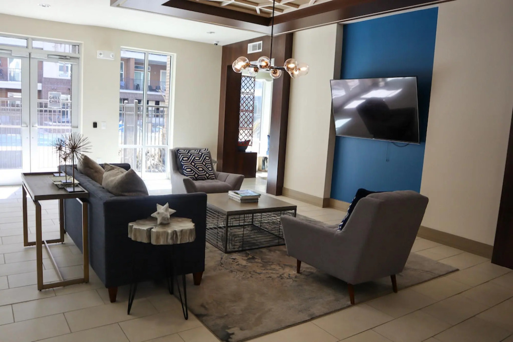 Spacious Private and Elegant Downtown Location