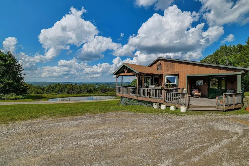 Serene Home w/ Deck, Pond & Mtn Views in Jefferson