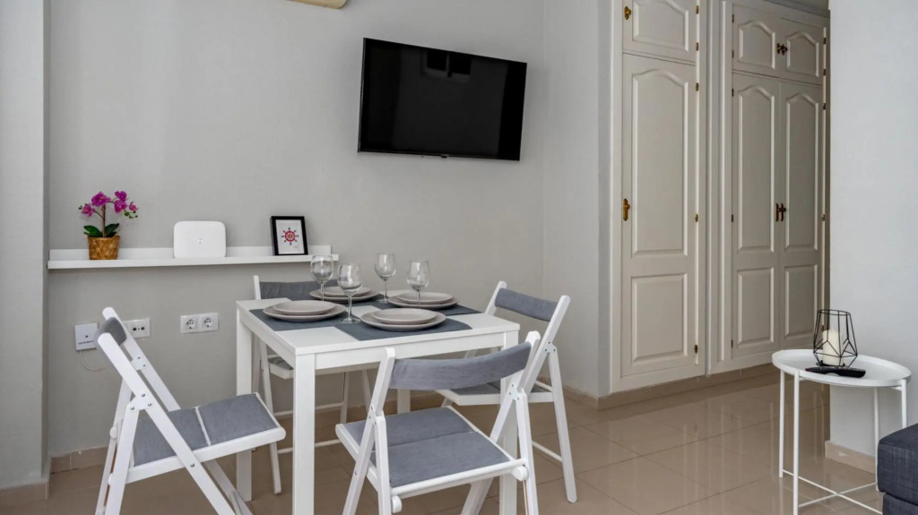 Coastal Charm/ Cozy Studio In Benalmadena