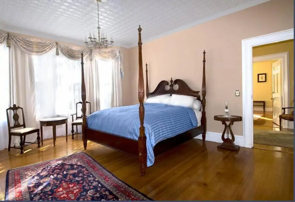 A Kingston Bed & Breakfast