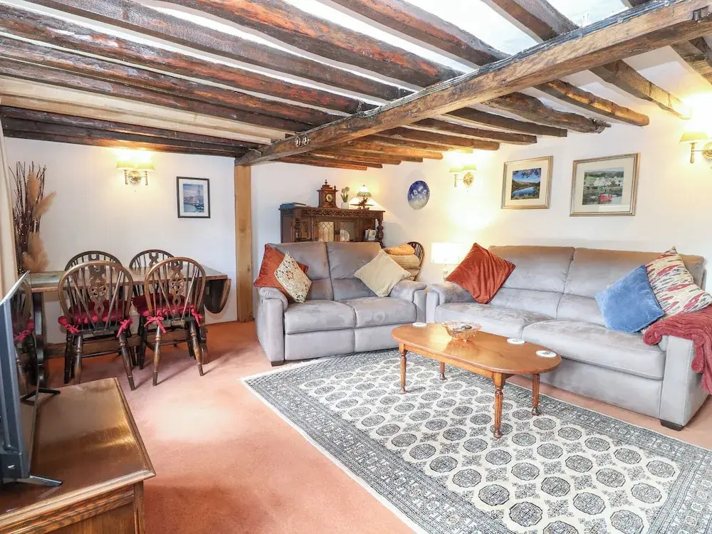 Hollyhedge Cottage