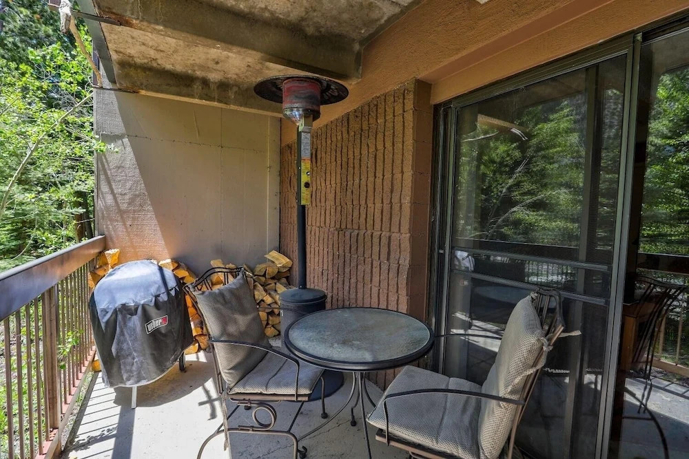 Ten Mile Island 2 Bd Plus Den - 3 Br condo by RedAwning