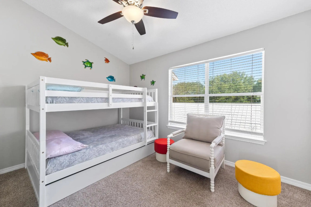 Beach House 5min walk to beach, pool, pet friendly