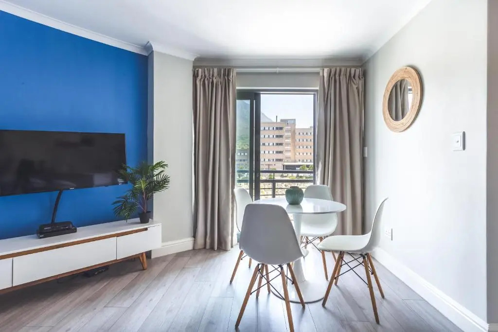 The Paragon KAHLÚA Modern Open Plan Centrally Located