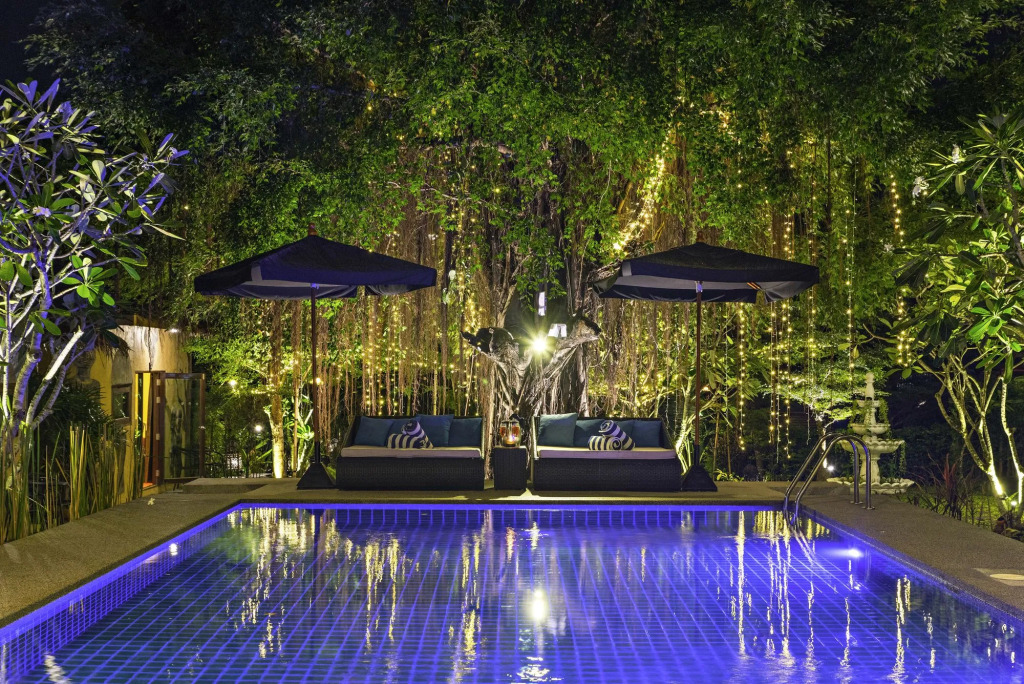 The Privilege Hotel Ezra Royal Garden